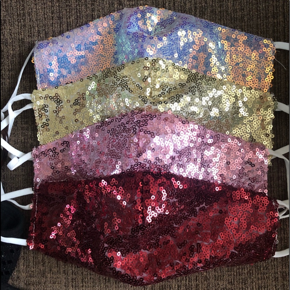Sequin face mask with adjustable elastic